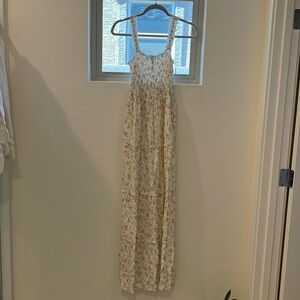 Beautiful floral tiered maxi dress, stretchy torso and shoulder straps